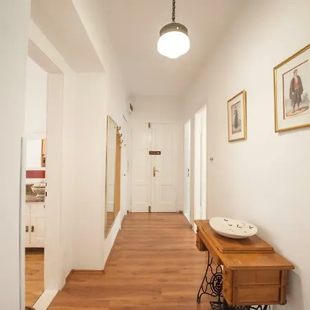 Apartment Central Garden View Home *